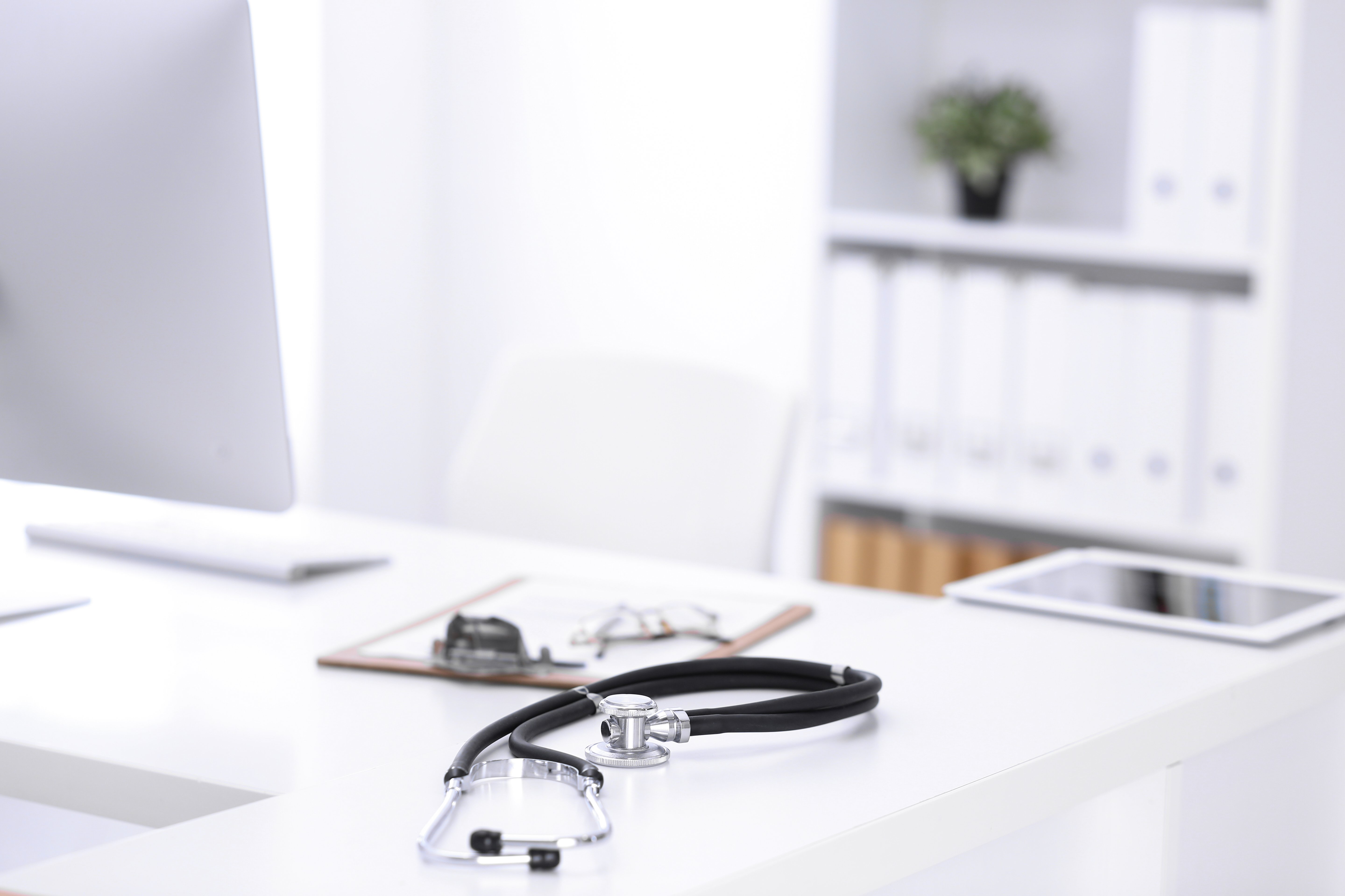 stethoscope-prescription-medical-form-lying-table-with-pc-computer-medicine-pharmacy-concept-medical-tools-doctor-working-table (1)